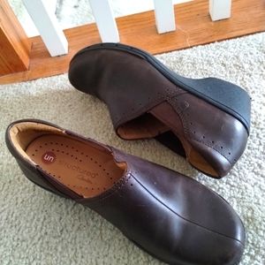Cute brown clogs size 10 medium